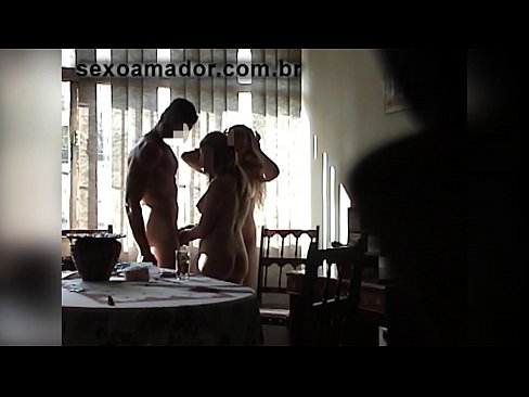 ❤️ Prietenii sexuali invită un bărbat uriaș și o partidă în trei cu el ️  at ro.redpornpictures.ru ﹏